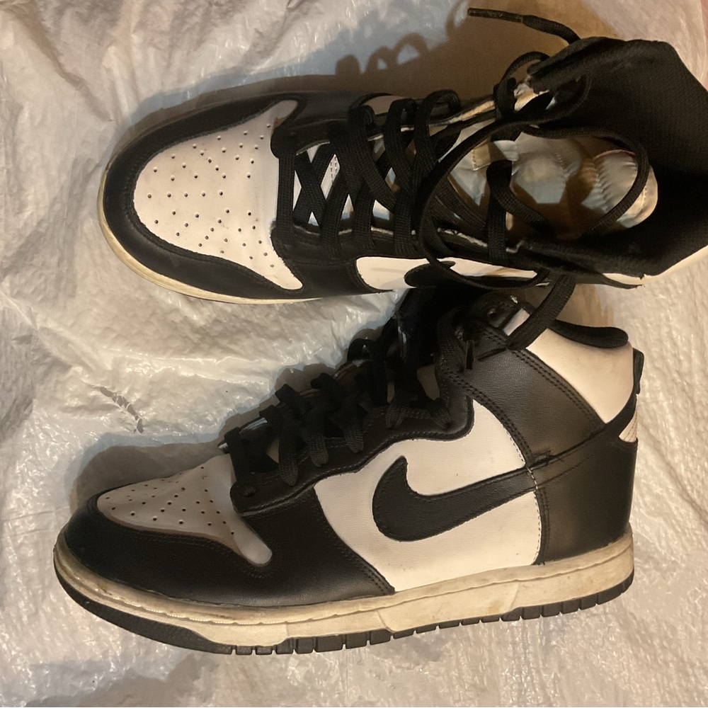 Nike Men's Black and White High-Top Sneakers